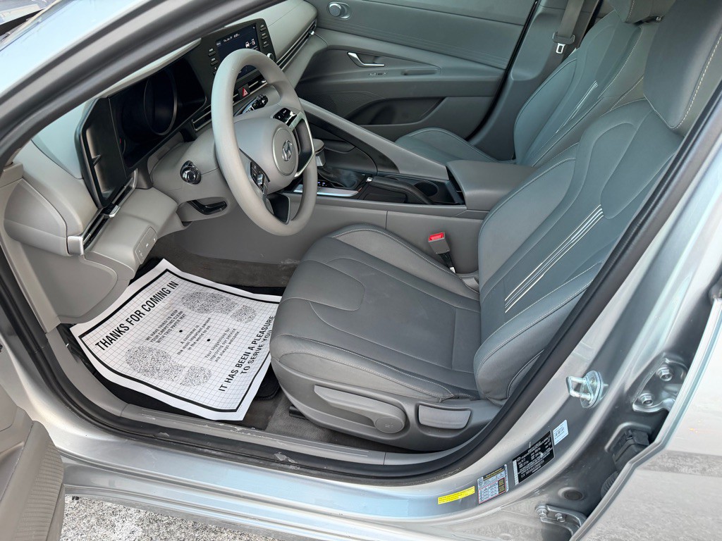 2022 Hyundai Elantra Image 12