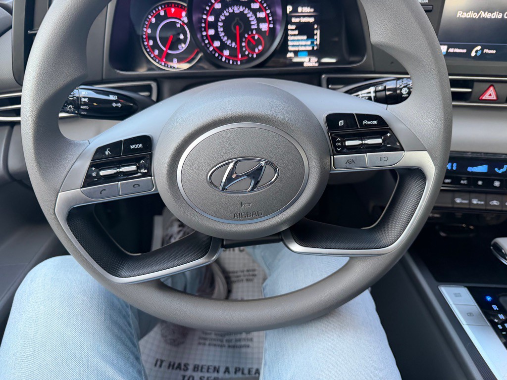 2022 Hyundai Elantra Image 15