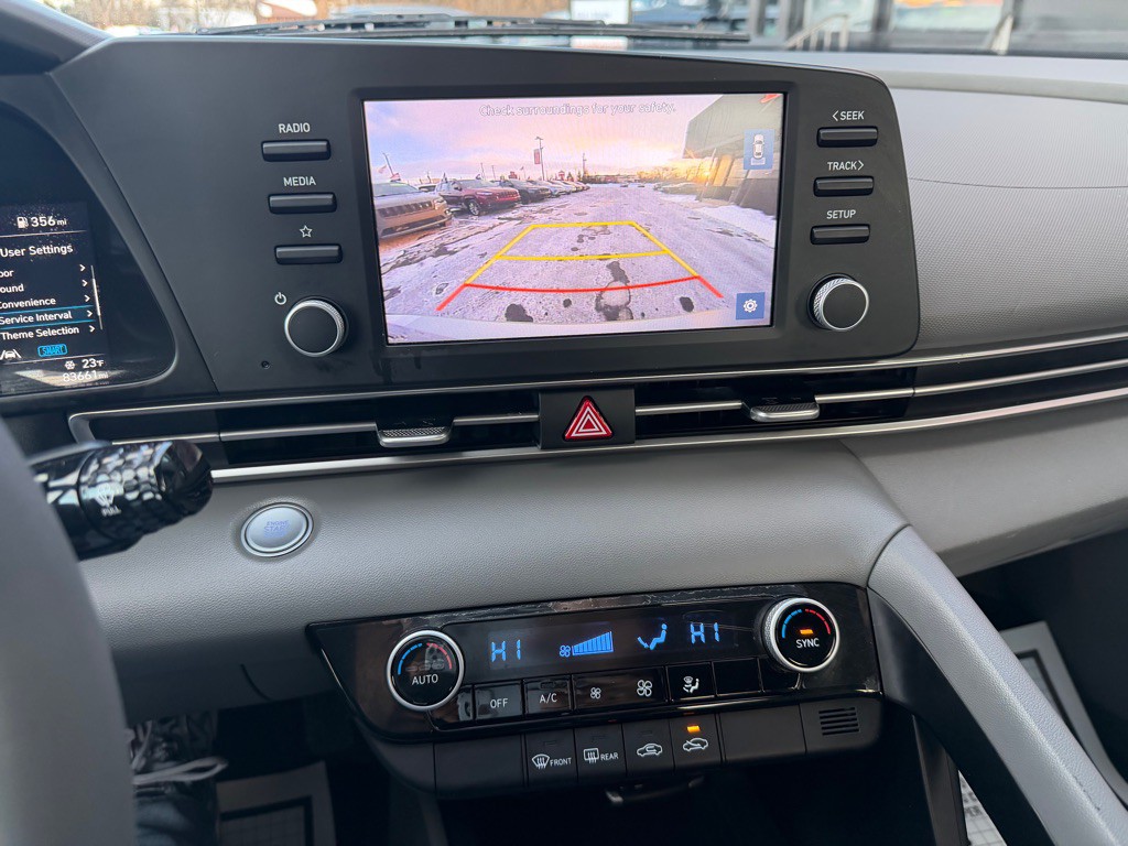 2022 Hyundai Elantra Image 16