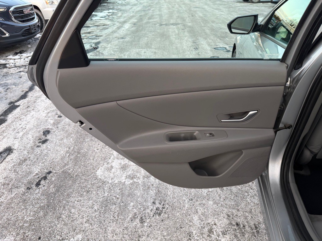 2022 Hyundai Elantra Image 19