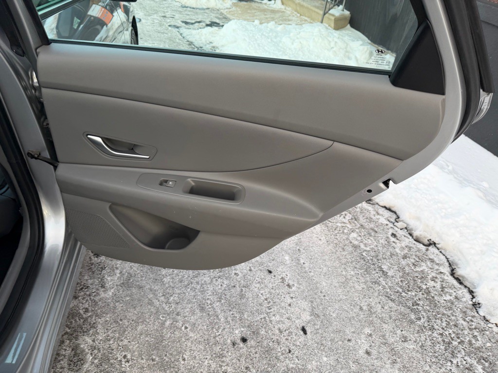 2022 Hyundai Elantra Image 22