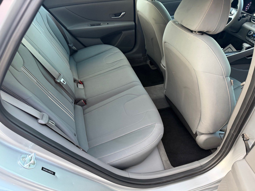 2022 Hyundai Elantra Image 23