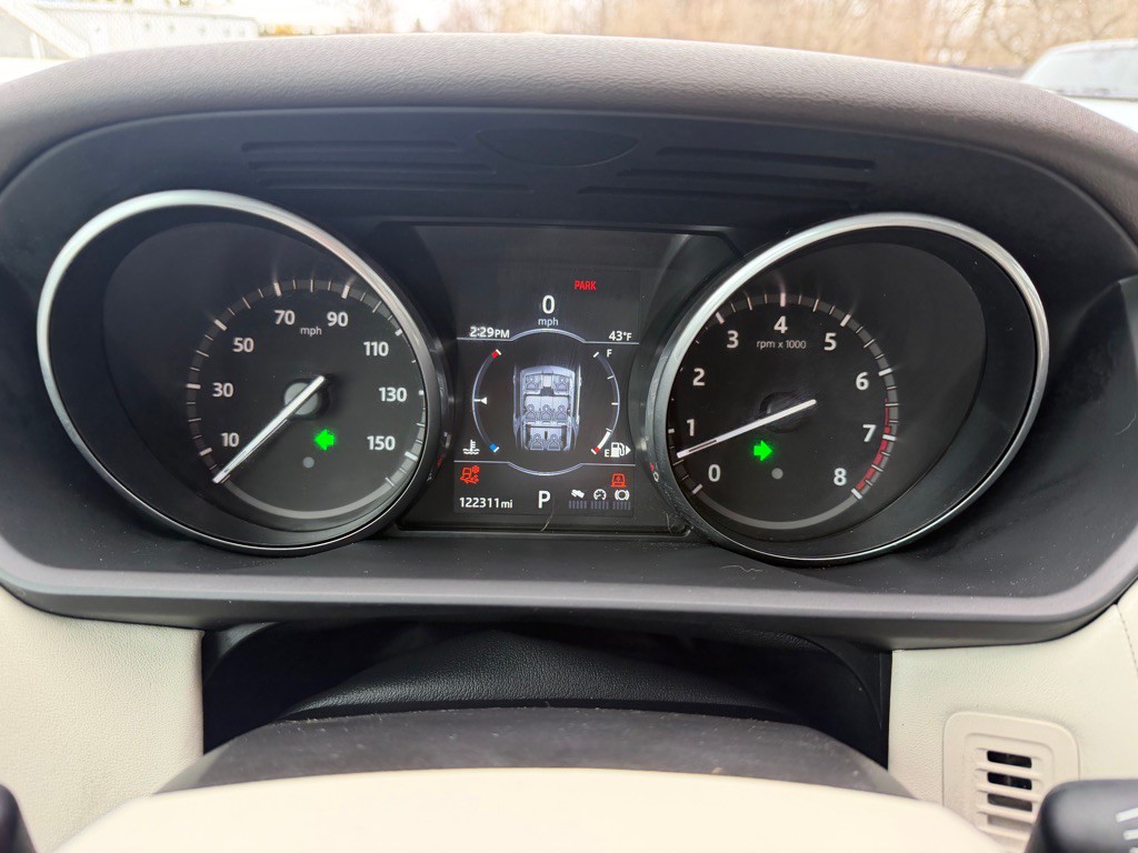 2017 Land Rover Discovery Image 15