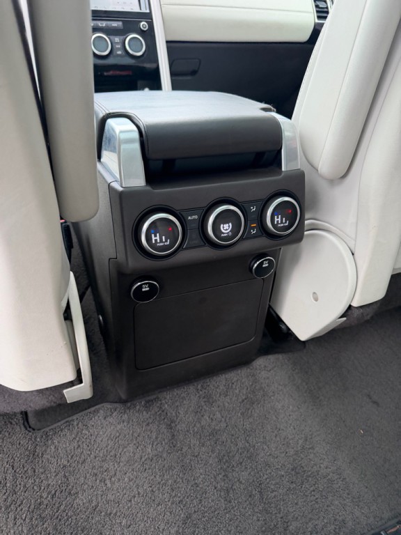 2017 Land Rover Discovery Image 21