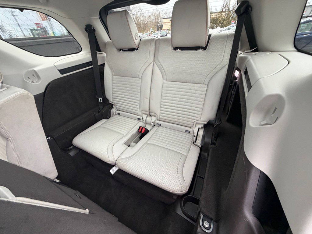 2017 Land Rover Discovery Image 23