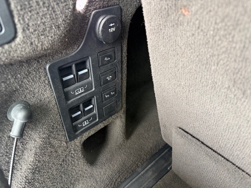 2017 Land Rover Discovery Image 25