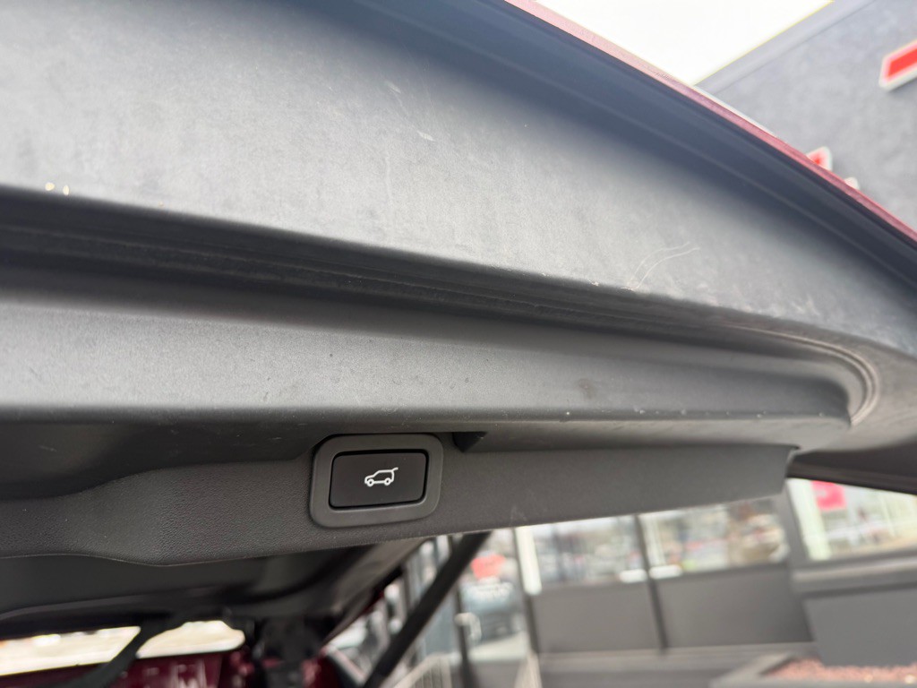 2017 Land Rover Discovery Image 26