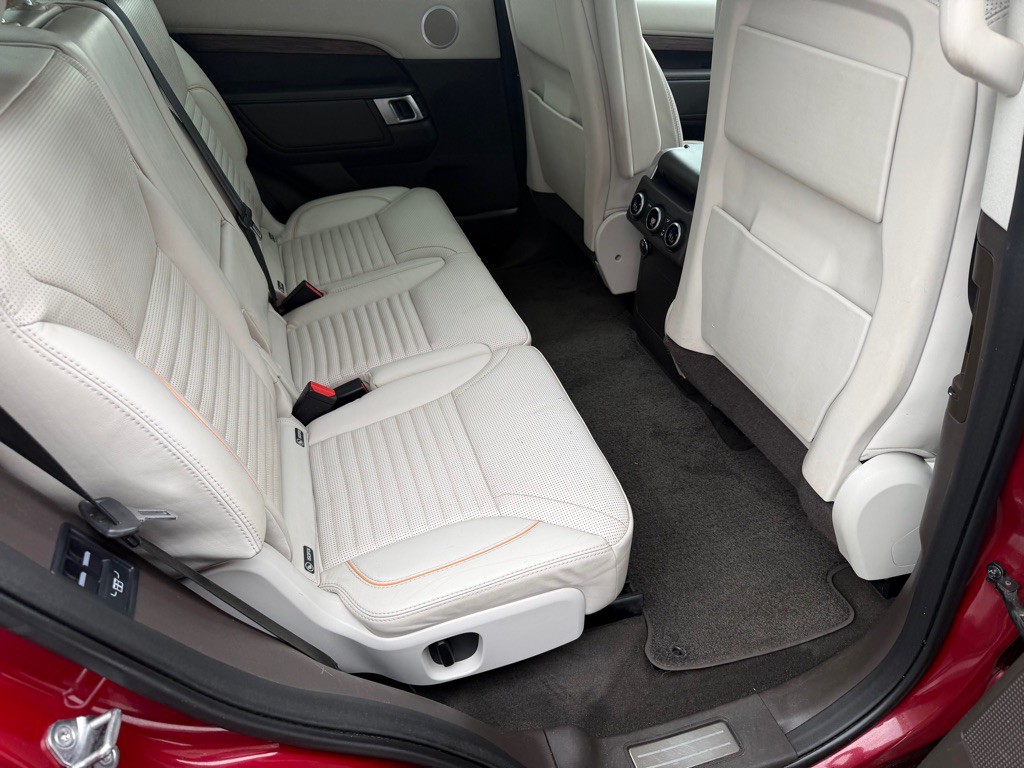 2017 Land Rover Discovery Image 28