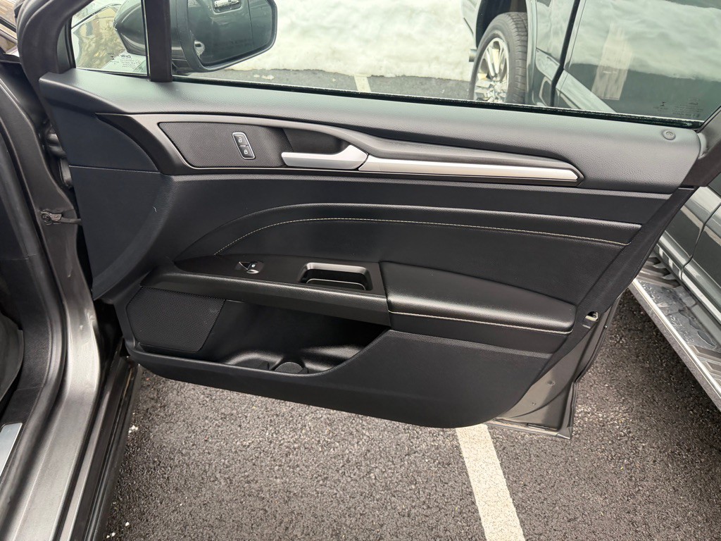 2020 Ford Fusion Image 24