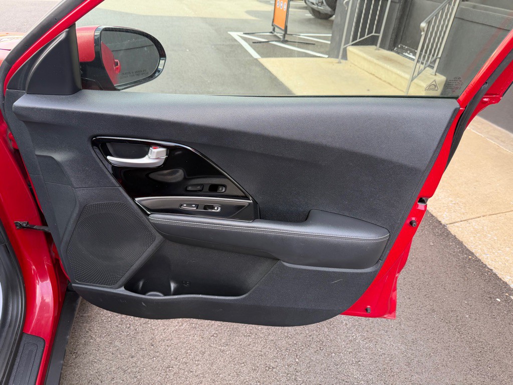 2017 Kia Niro Image 24