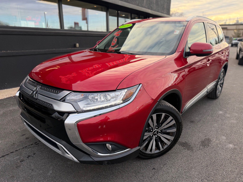 2019 Mitsubishi Outlander Image 2