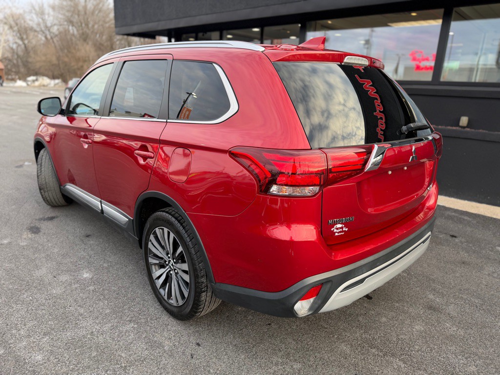 2019 Mitsubishi Outlander Image 4