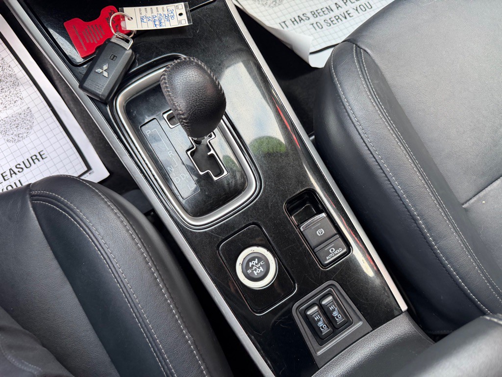 2019 Mitsubishi Outlander Image 17