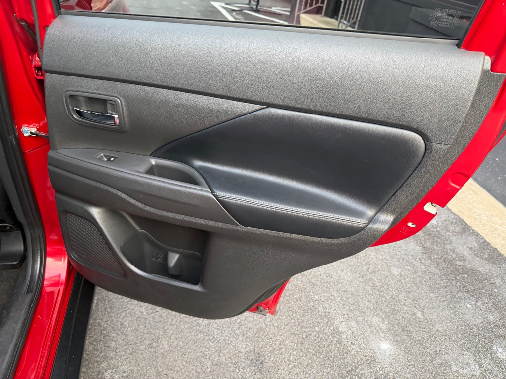 2019 Mitsubishi Outlander Image 23