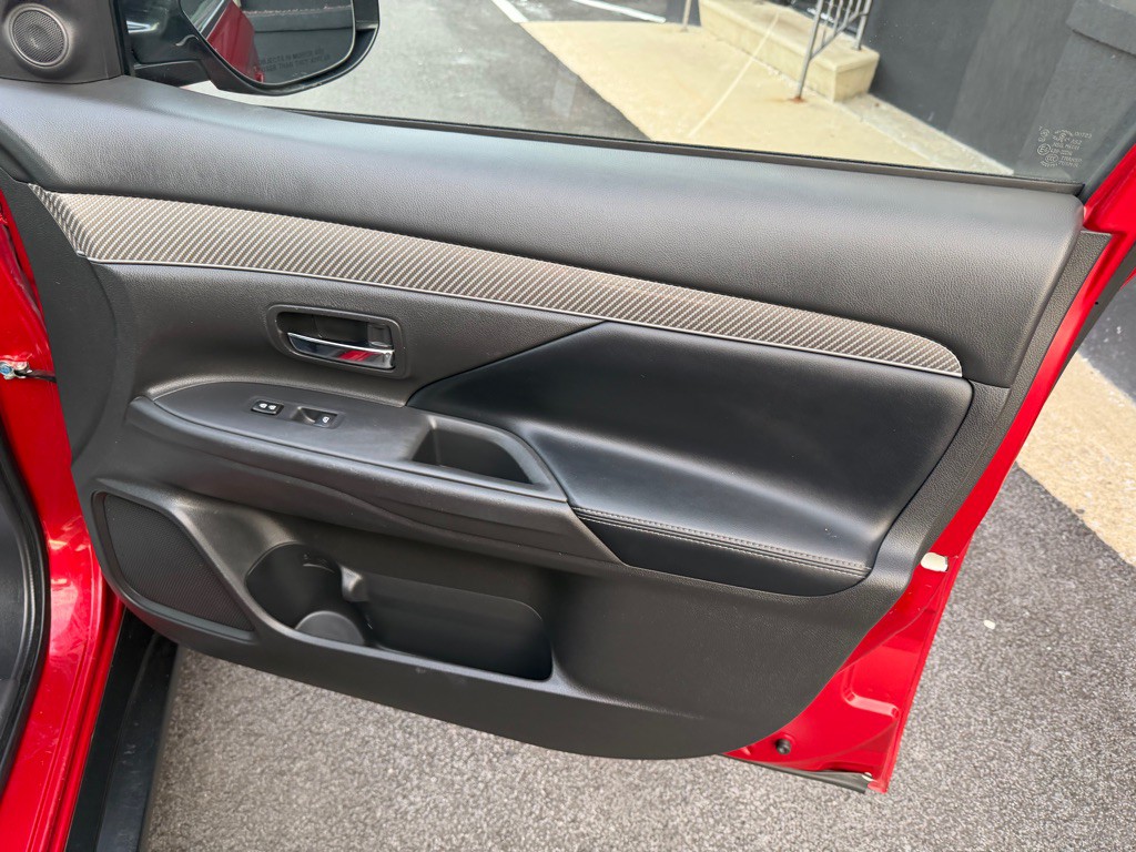 2019 Mitsubishi Outlander Image 25