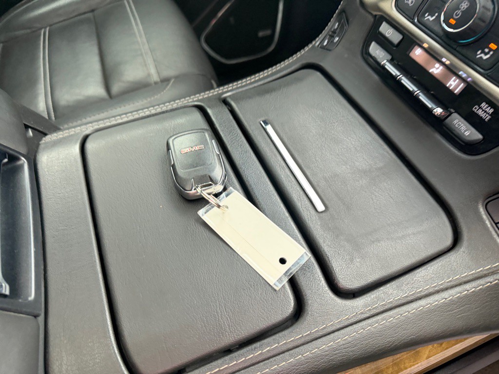 2017 GMC Yukon Image 32