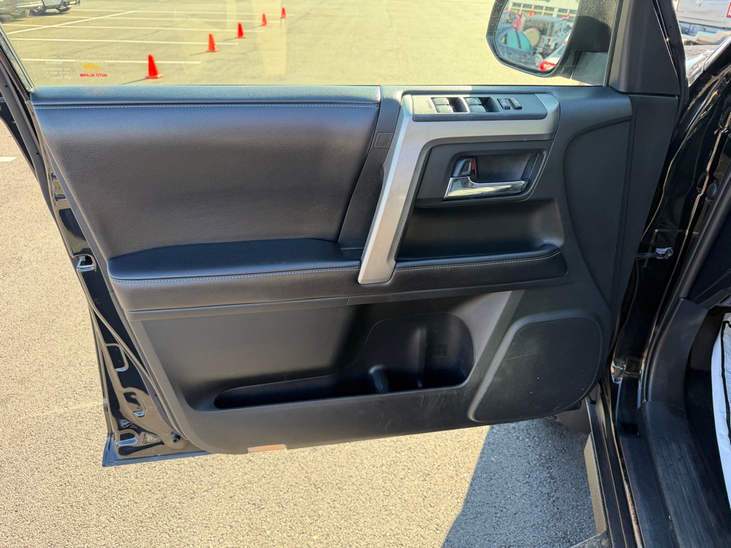 2016 Toyota 4Runner Image 12