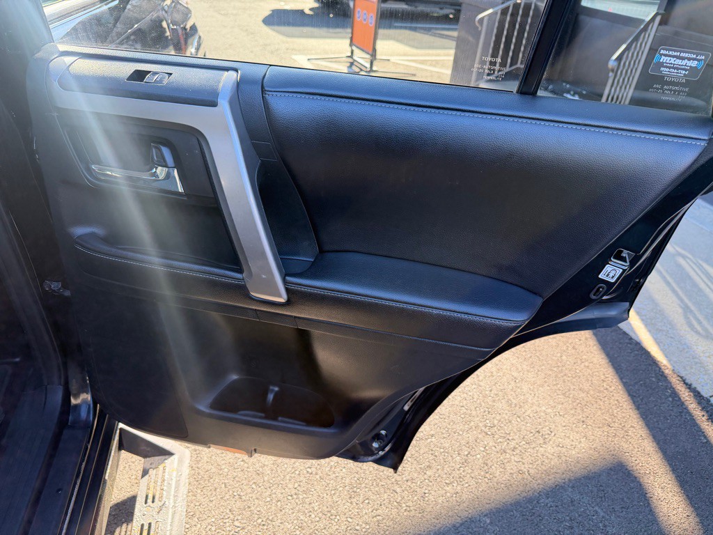 2016 Toyota 4Runner Image 24