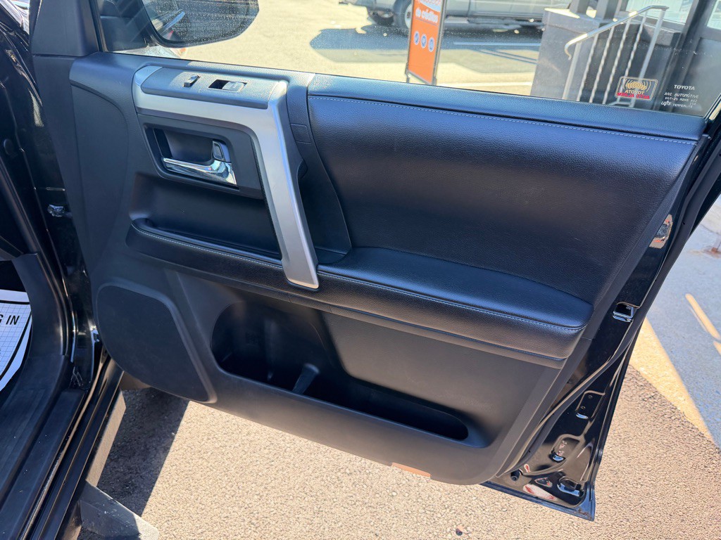 2016 Toyota 4Runner Image 27