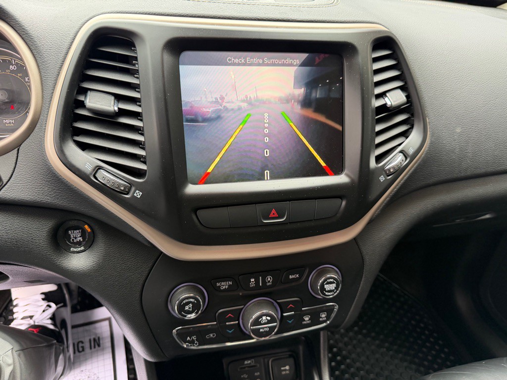 2015 Jeep Cherokee Image 17