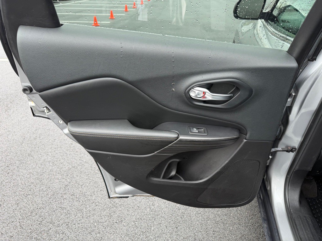 2015 Jeep Cherokee Image 20