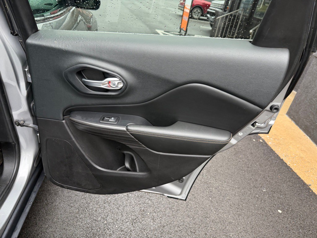 2015 Jeep Cherokee Image 24