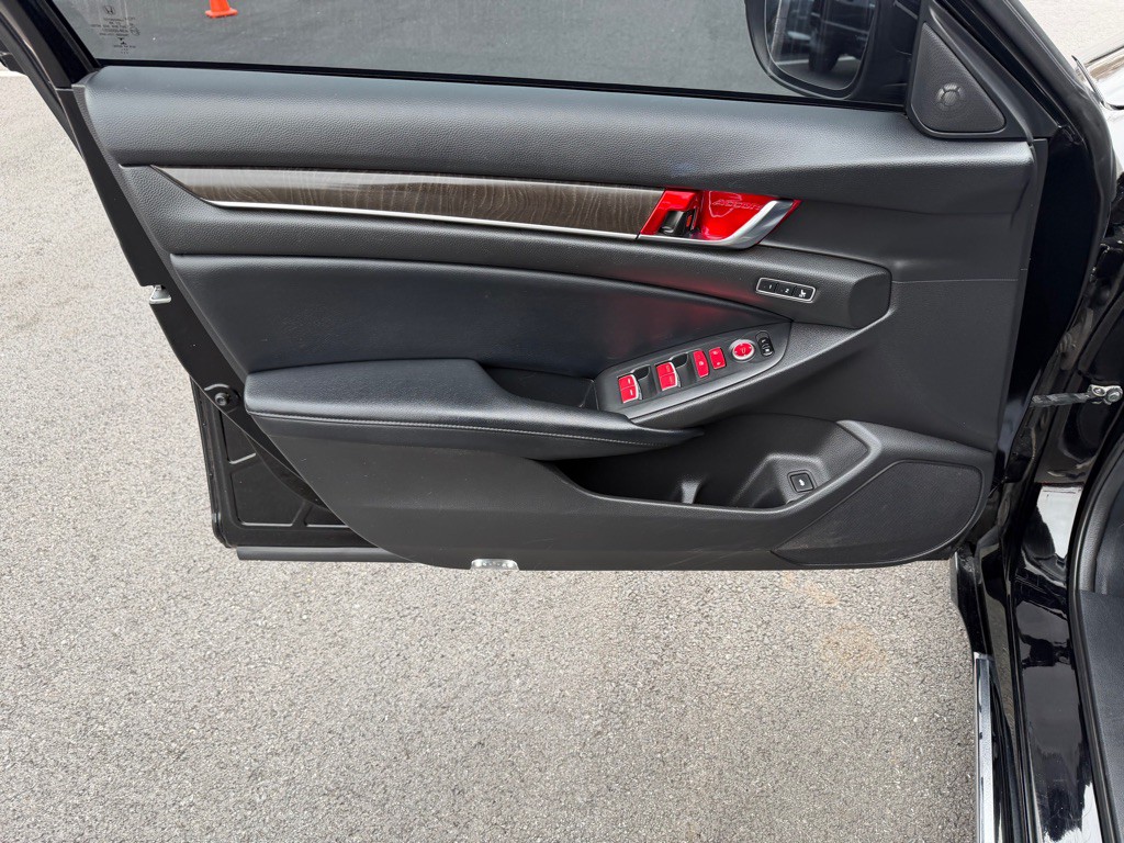 2018 Honda Accord Image 12