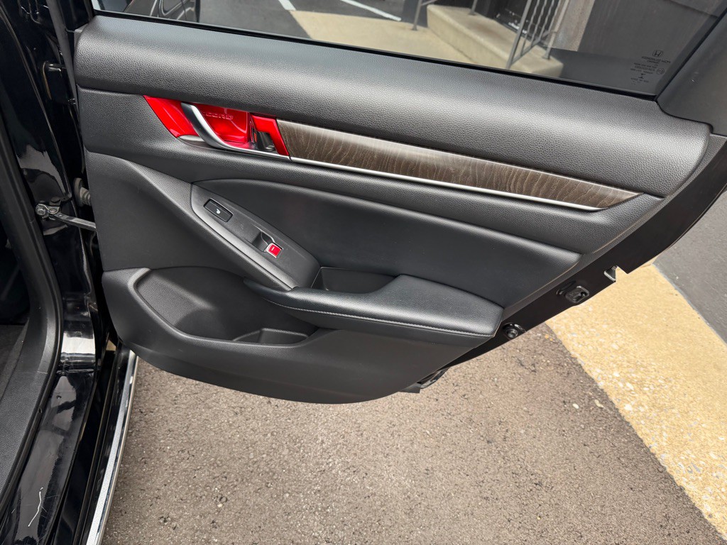 2018 Honda Accord Image 23