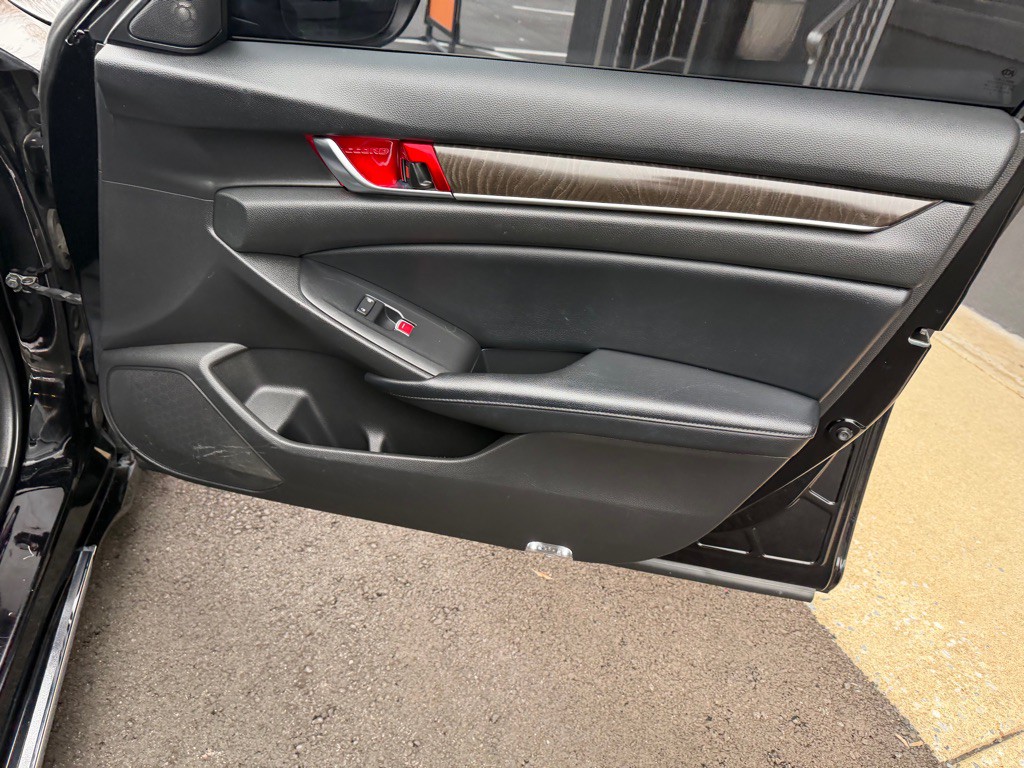 2018 Honda Accord Image 25