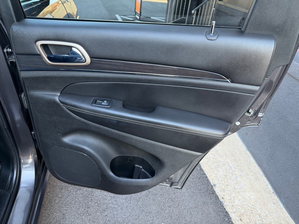 2017 Jeep Grand Cherokee Image 25