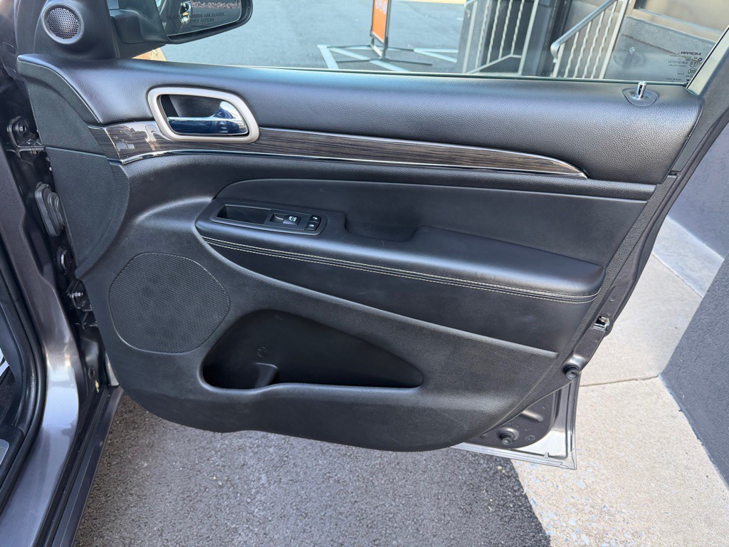 2017 Jeep Grand Cherokee Image 27