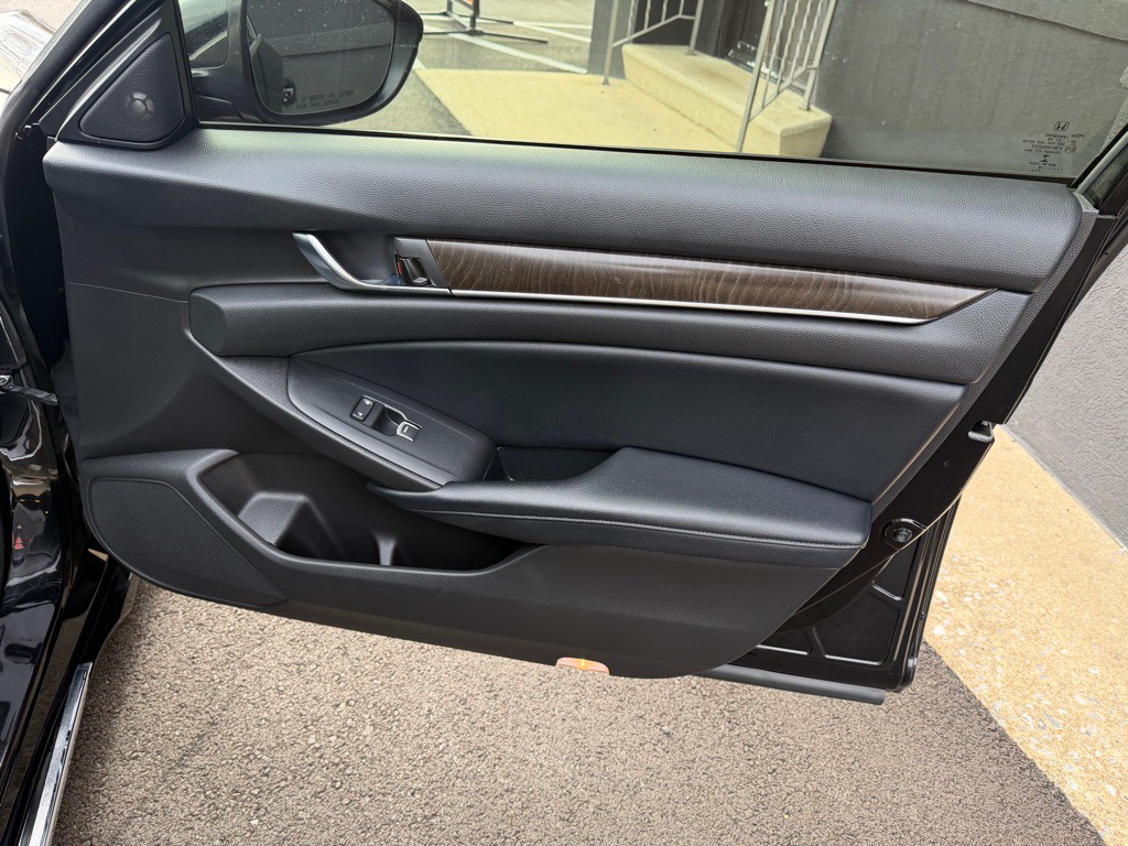 2018 Honda Accord Image 25