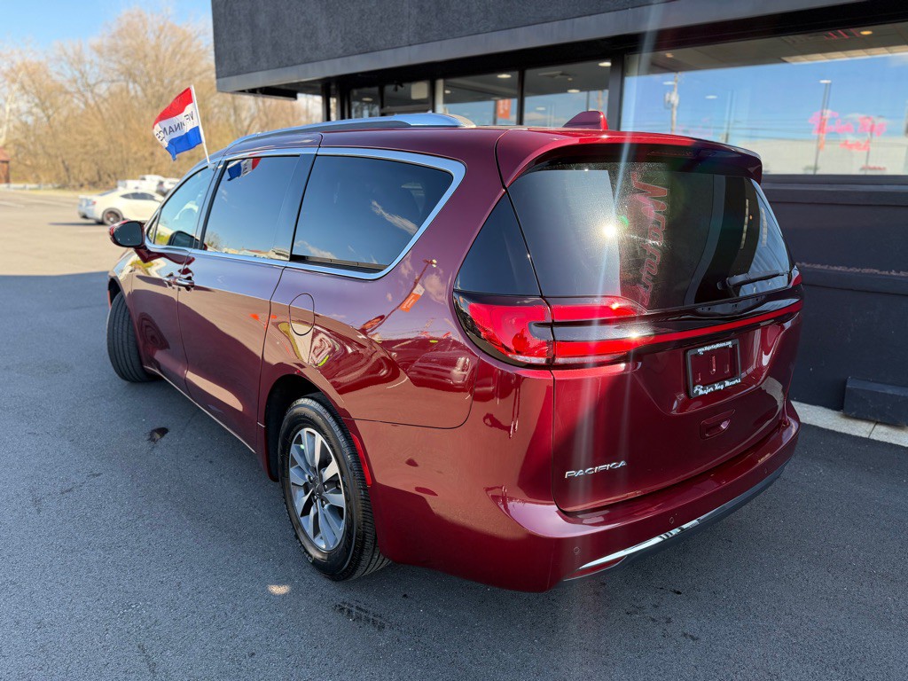 2021 Chrysler Pacifica Image 4