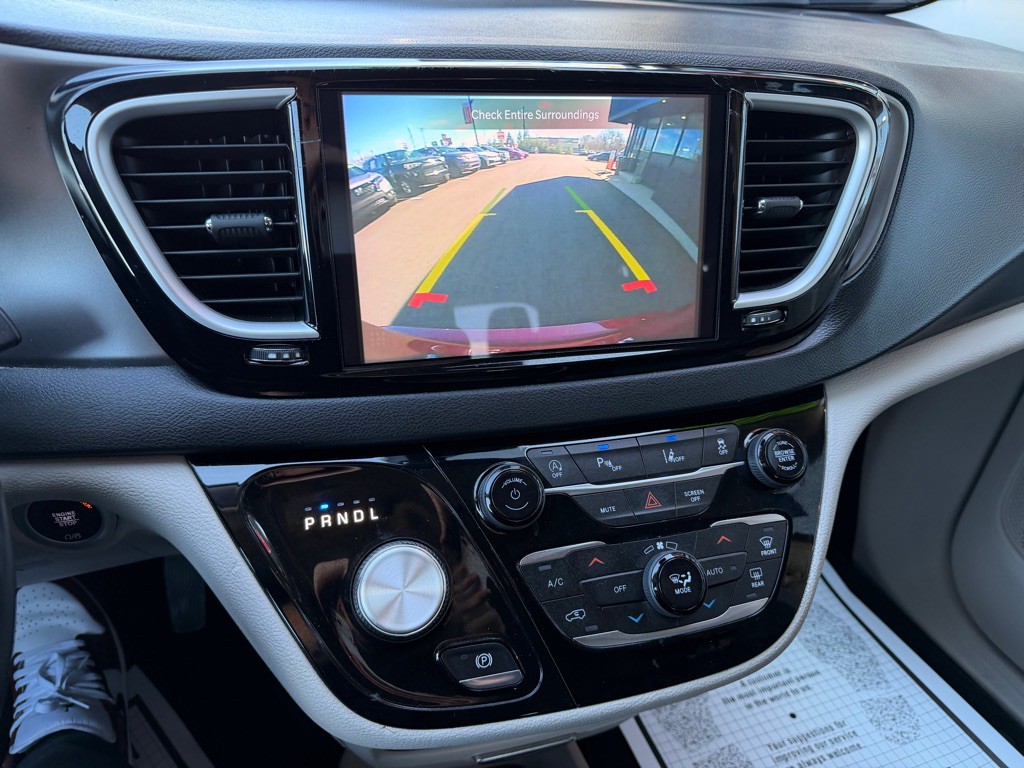 2021 Chrysler Pacifica Image 16