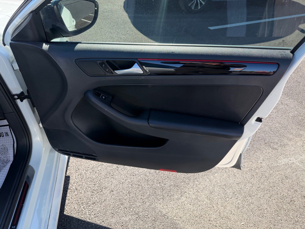 2017 Volkswagen Jetta Image 28