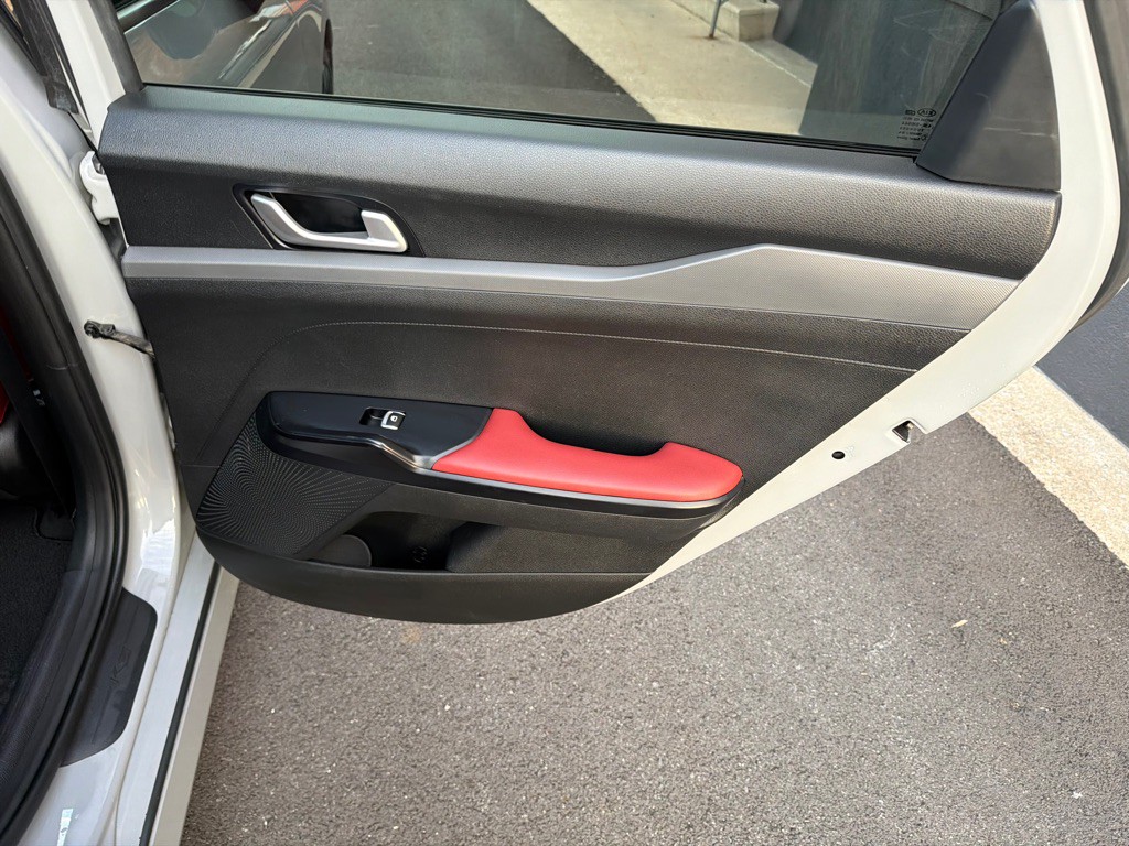 2021 Kia K5 Image 24