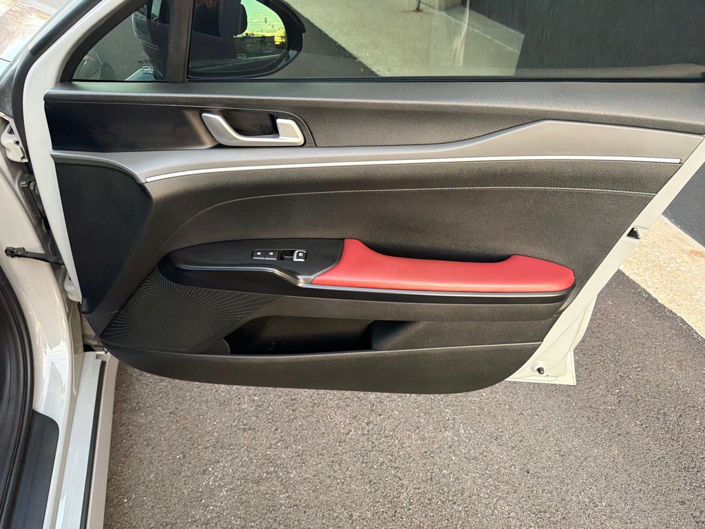 2021 Kia K5 Image 26