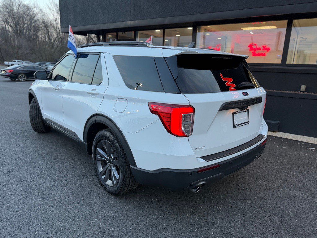 2021 Ford Explorer Image 4