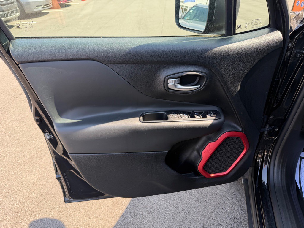 2015 Jeep Renegade Image 12