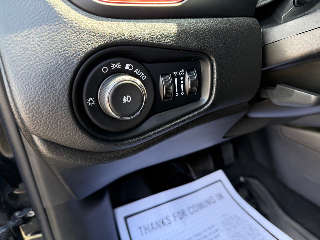 2015 Jeep Renegade Image 14