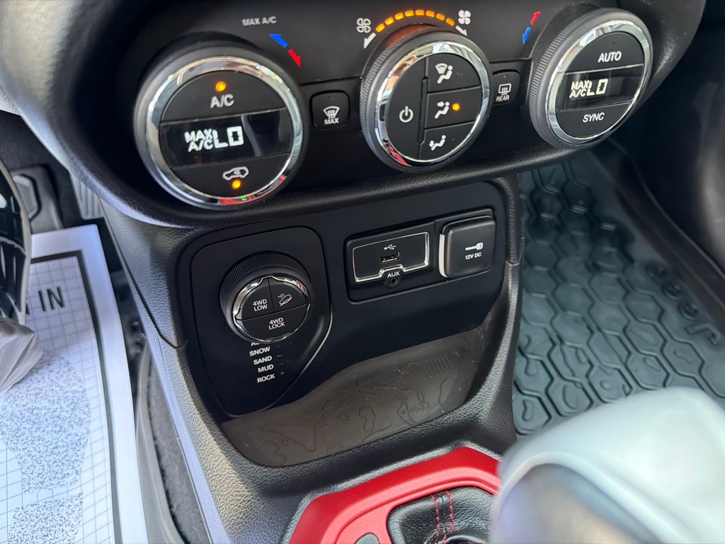 2015 Jeep Renegade Image 18