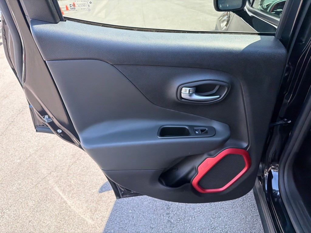 2015 Jeep Renegade Image 20