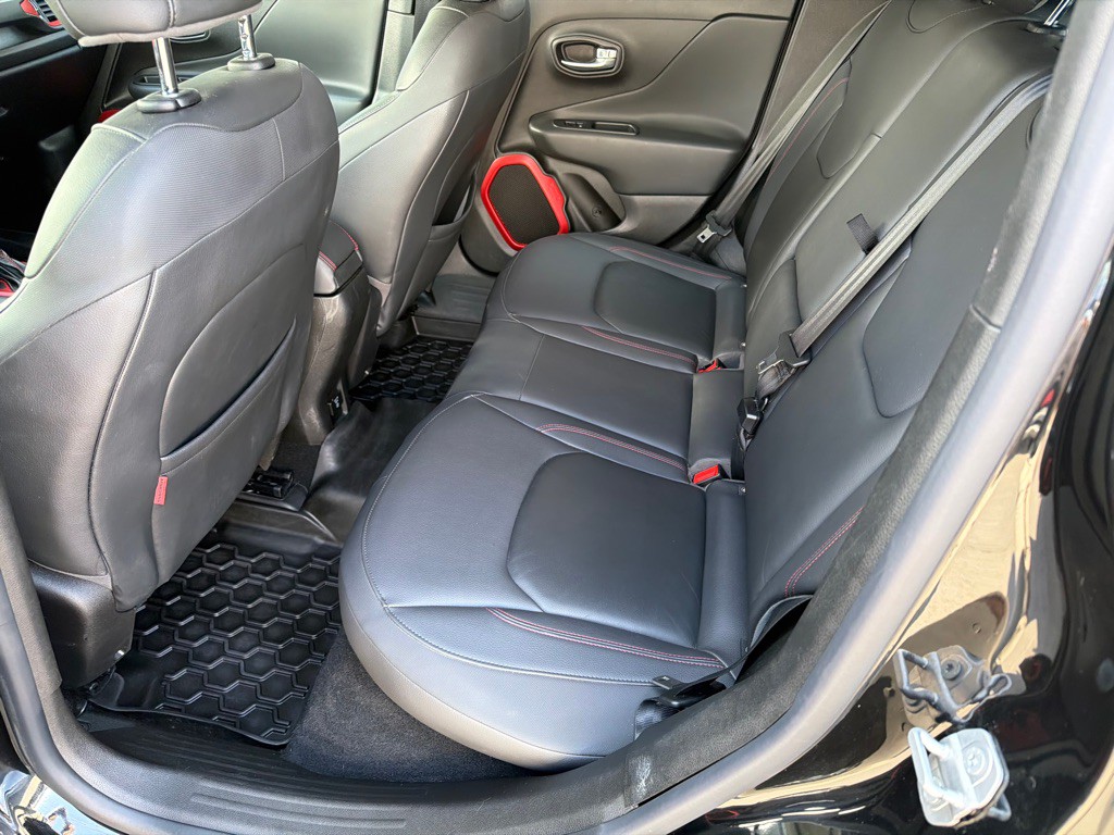 2015 Jeep Renegade Image 21