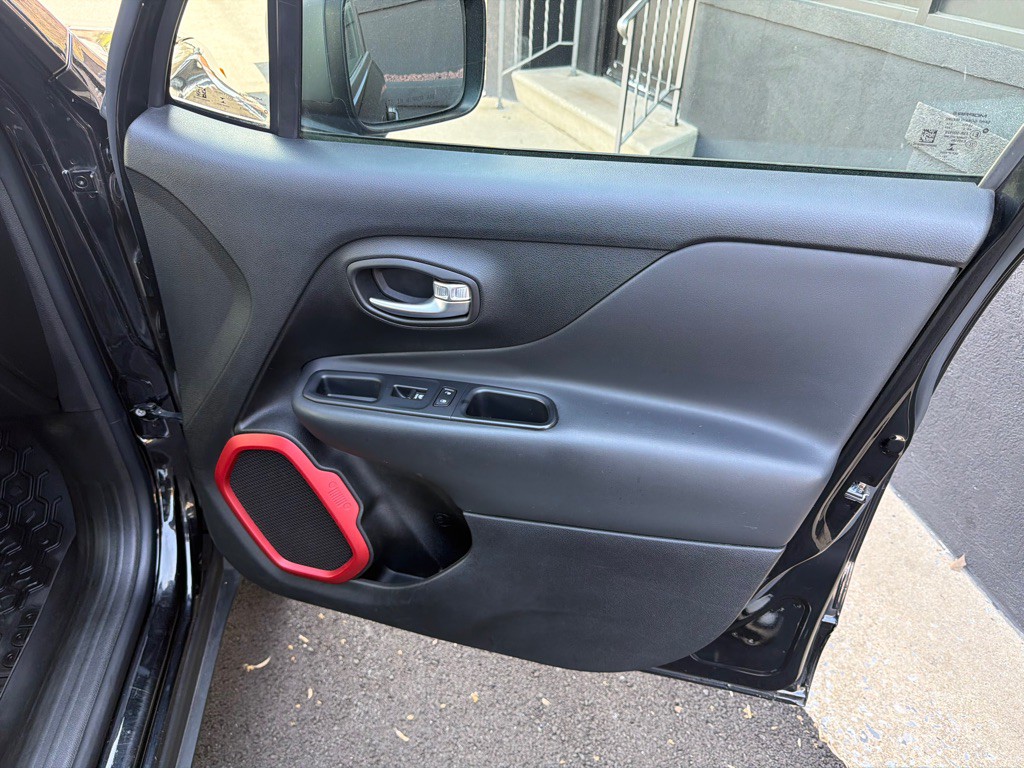 2015 Jeep Renegade Image 26