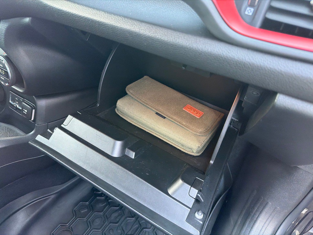 2015 Jeep Renegade Image 28