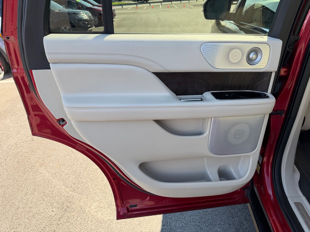 2020 Lincoln Navigator Image 18