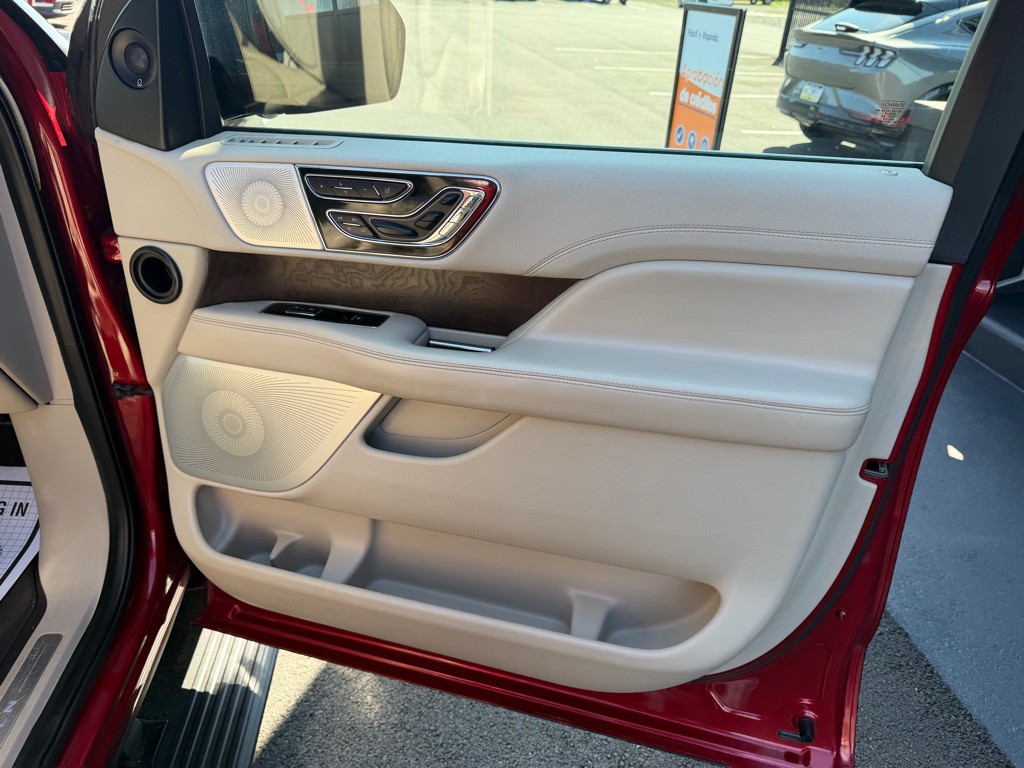 2020 Lincoln Navigator Image 29