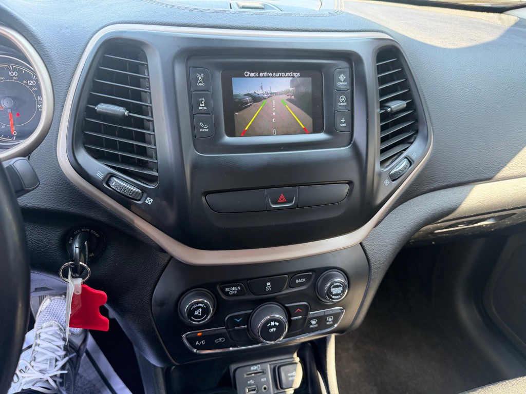 2018 Jeep Cherokee Image 16