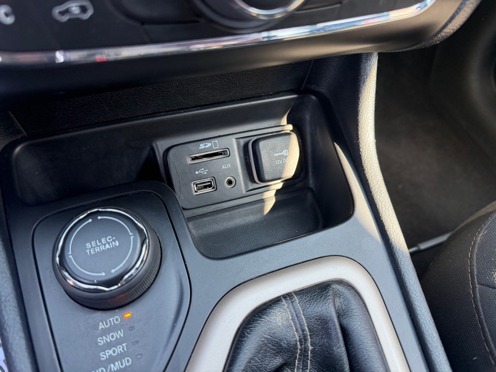 2018 Jeep Cherokee Image 17