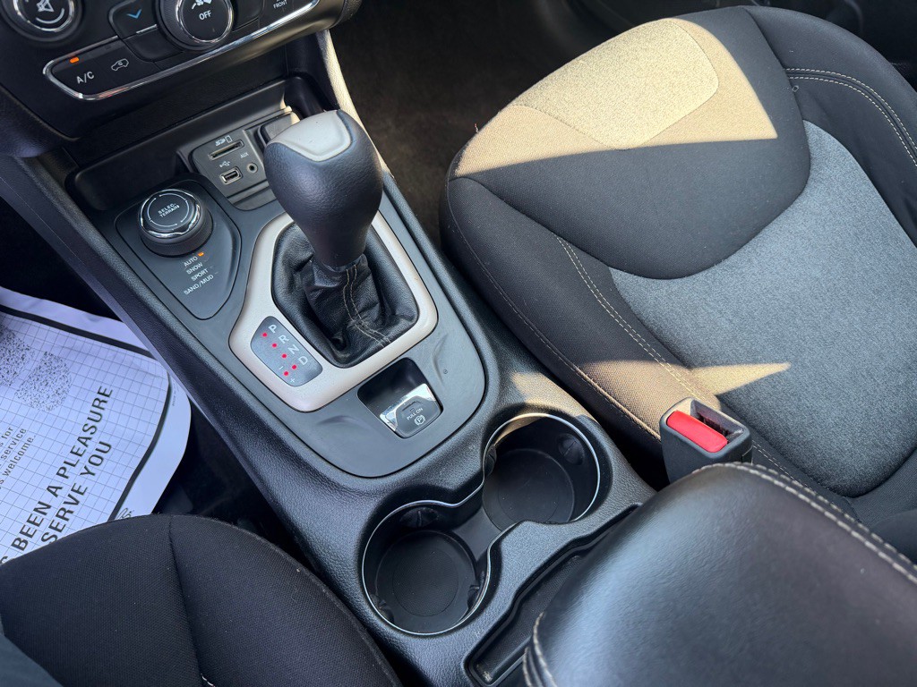 2018 Jeep Cherokee Image 18